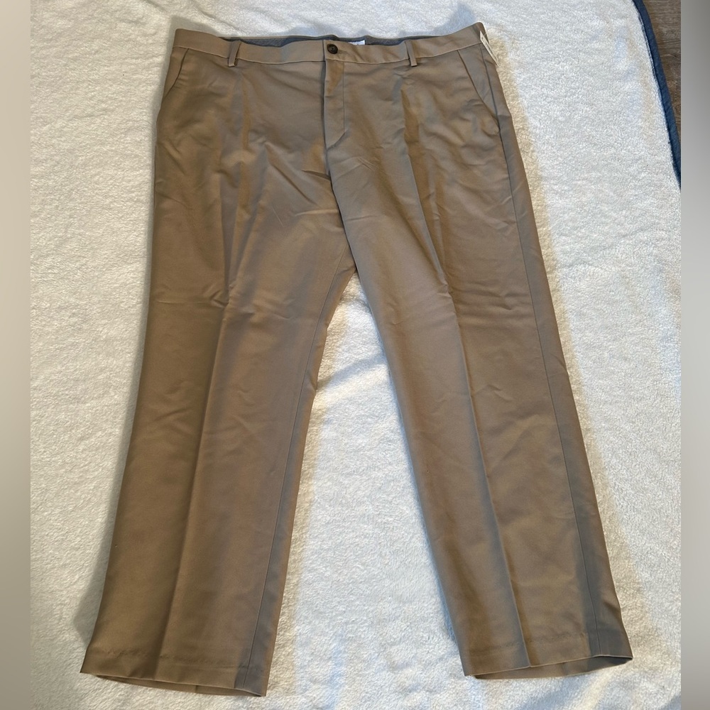 Men's Classic-Fit Wrinkle-Resistant Pleated Chino Pant size 42w x 29L - Picture 3 of 9